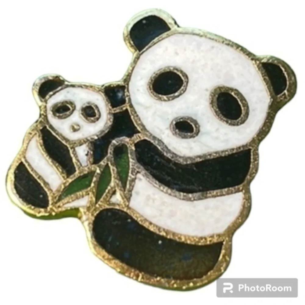 PANDA PIN | PANDA BEAR & CUB EUCALYPTUS LEAF PIN
